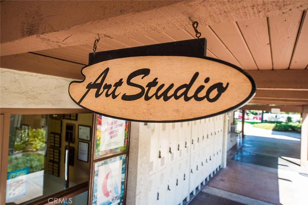 2249 Via Mariposa E N