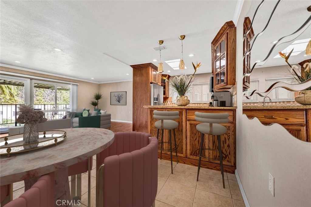 2249 Via Mariposa E N