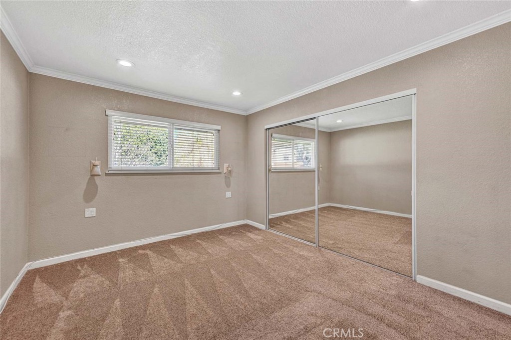 2249 Via Mariposa E N