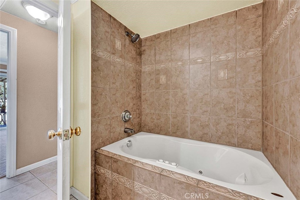 2249 Via Mariposa E N