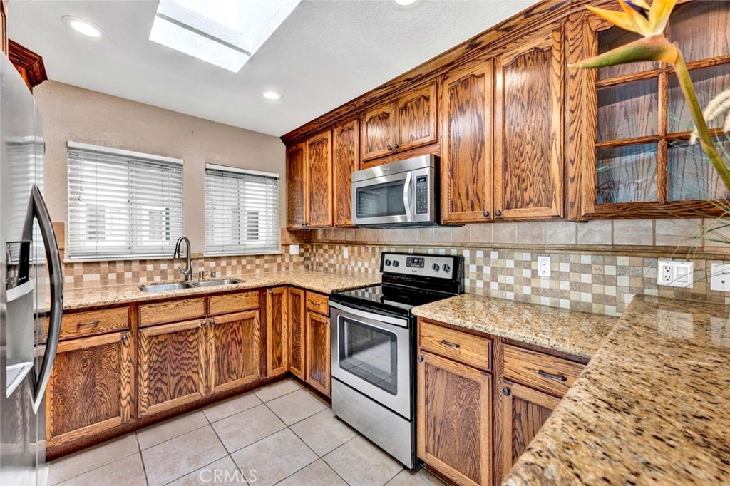 2249 Via Mariposa E N