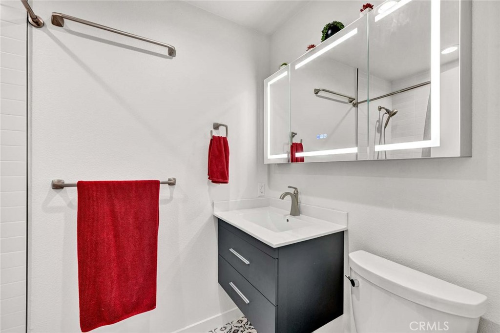 177 N Singingwood Street 22