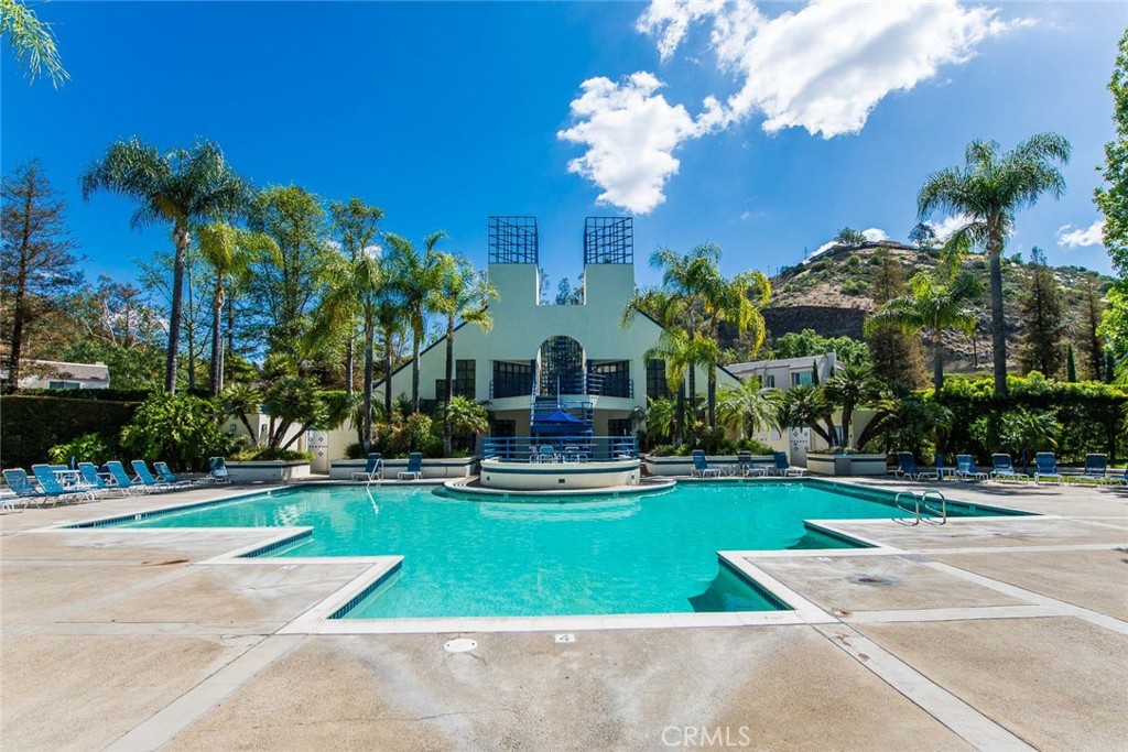 177 N Singingwood Street 22