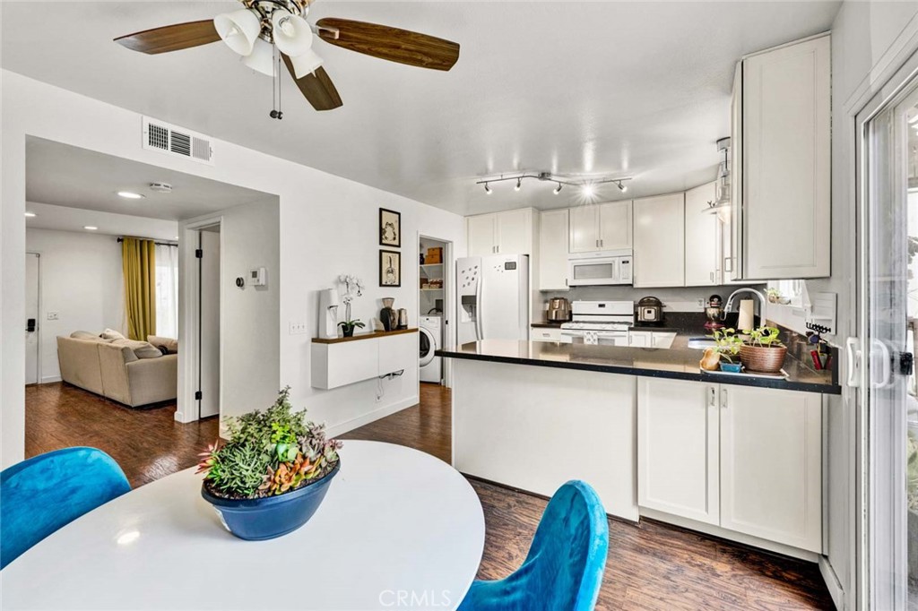 177 N Singingwood Street 22