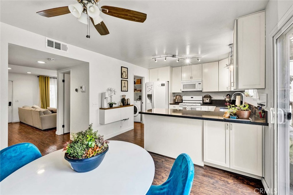 177 N Singingwood Street 22