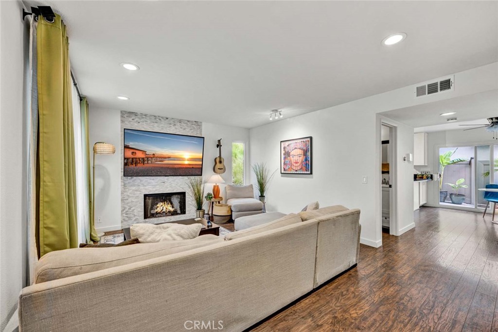 177 N Singingwood Street 22