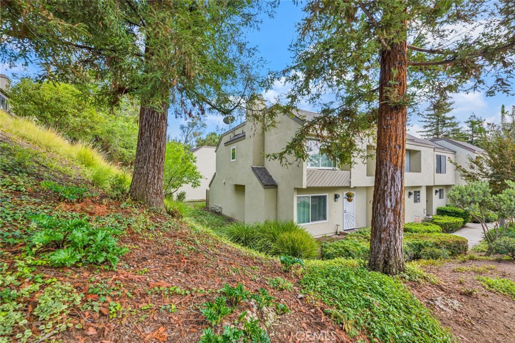 177 N Singingwood Street 22