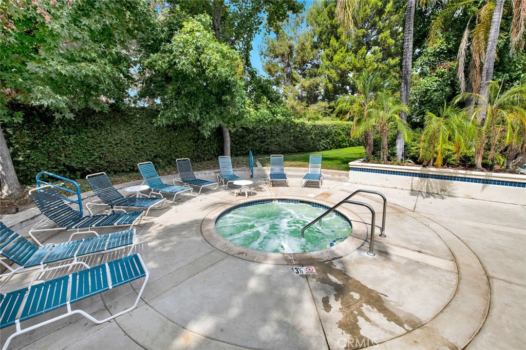 177 N Singingwood Street 22