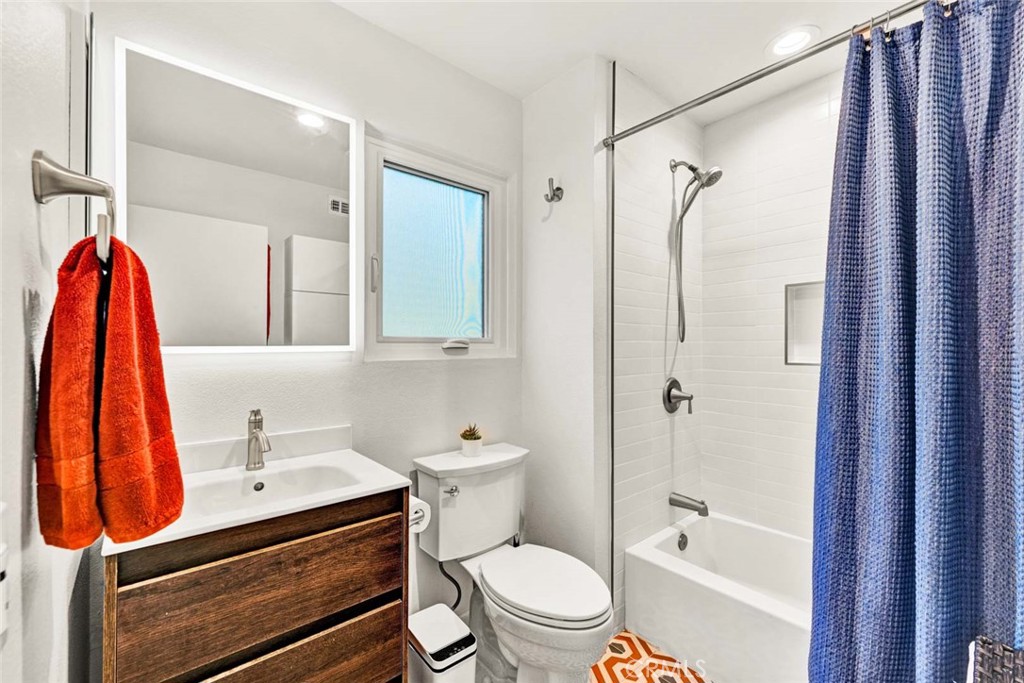 177 N Singingwood Street 22