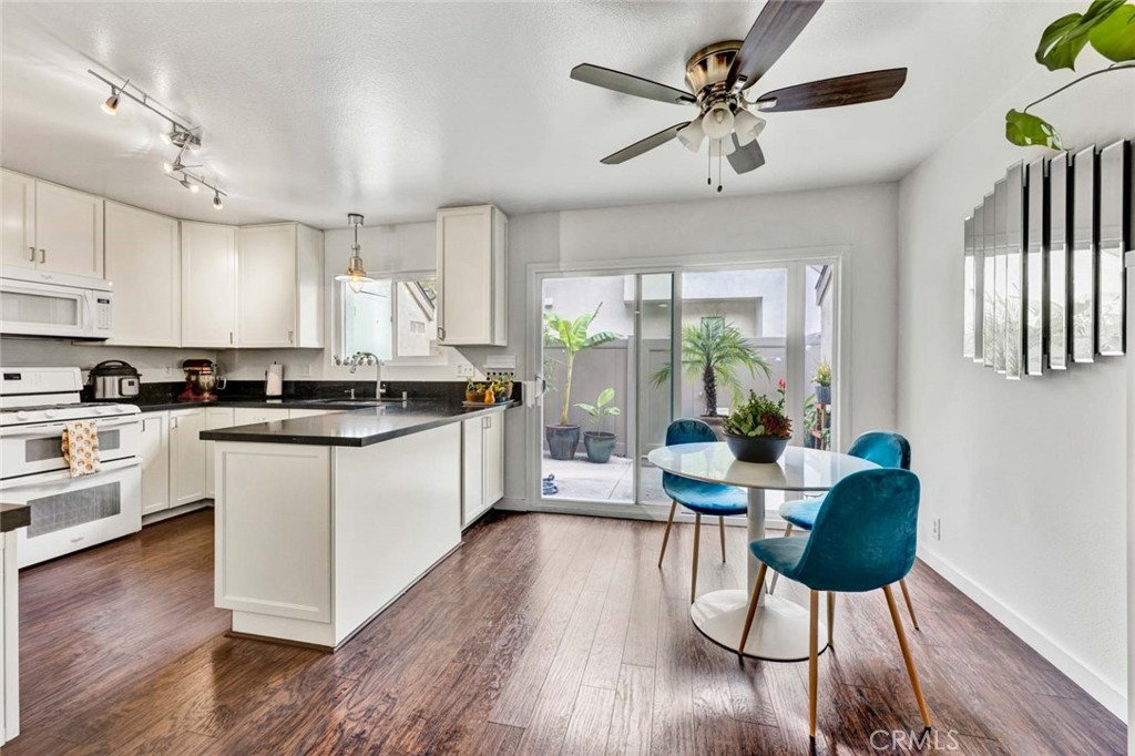 177 N Singingwood Street 22