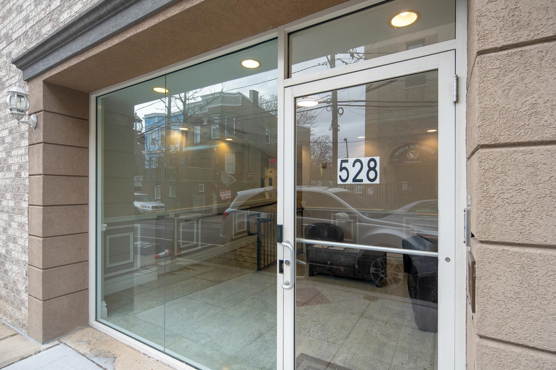 528 47TH ST Unit: 4D