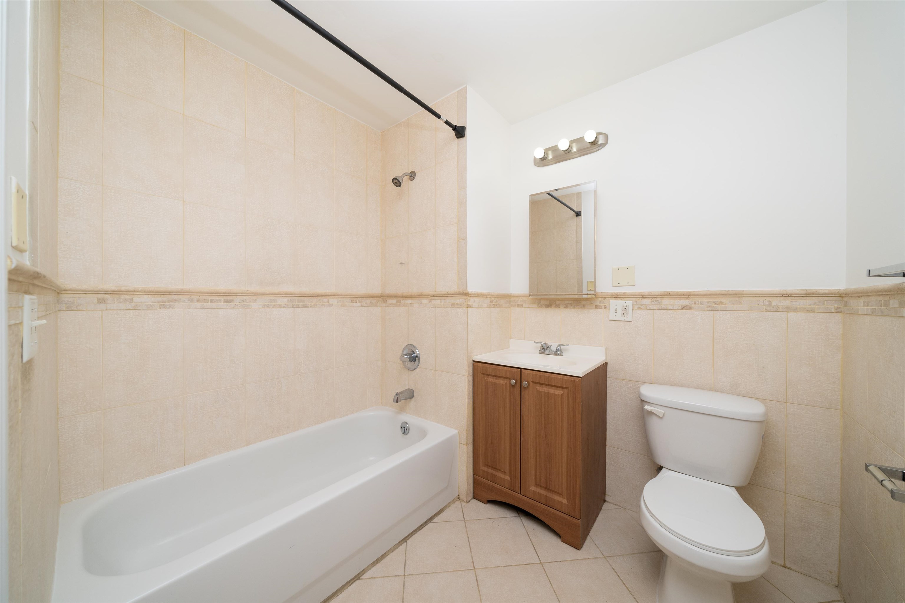 528 47TH ST Unit: 4D