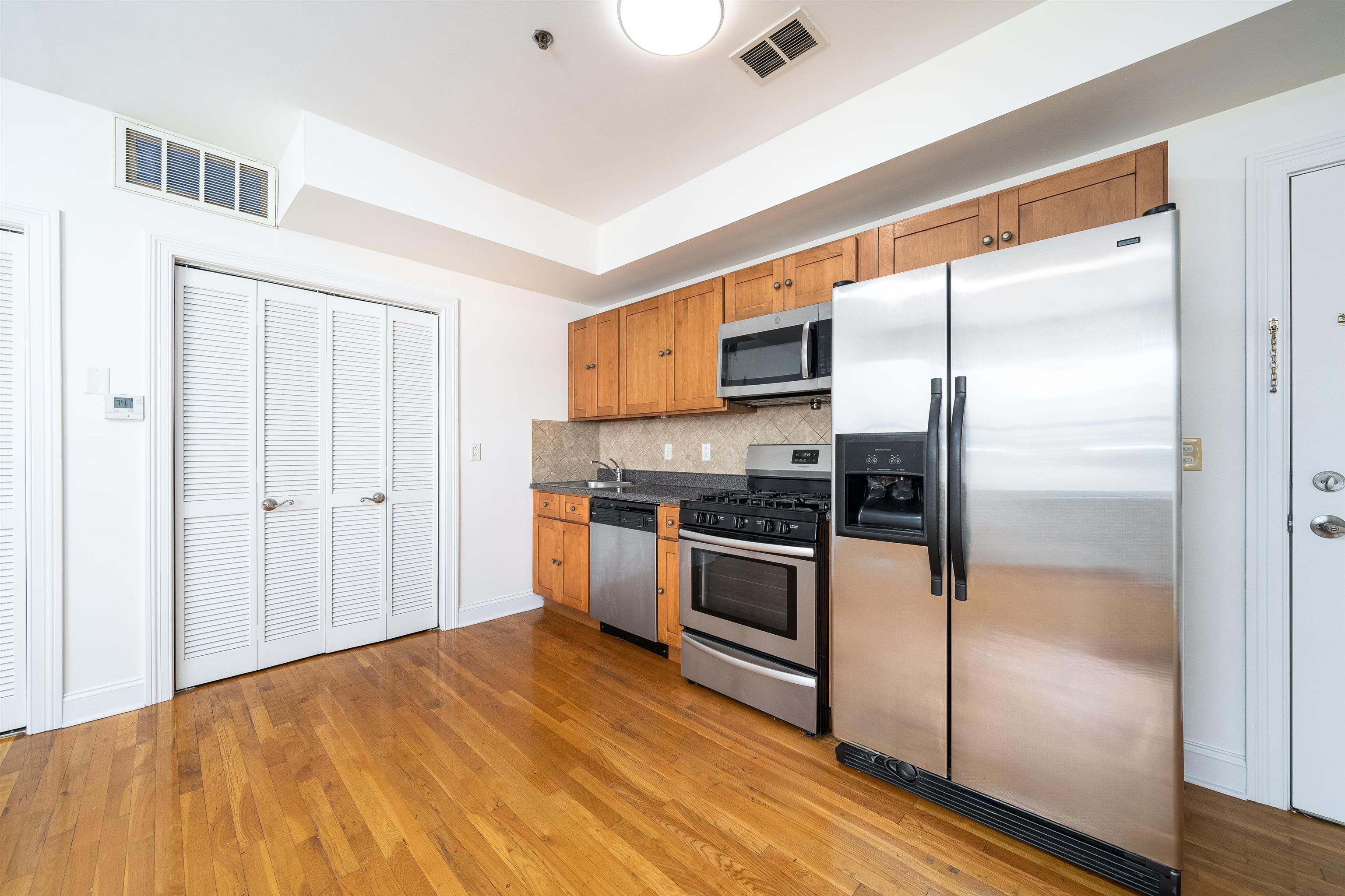 528 47TH ST Unit: 4D