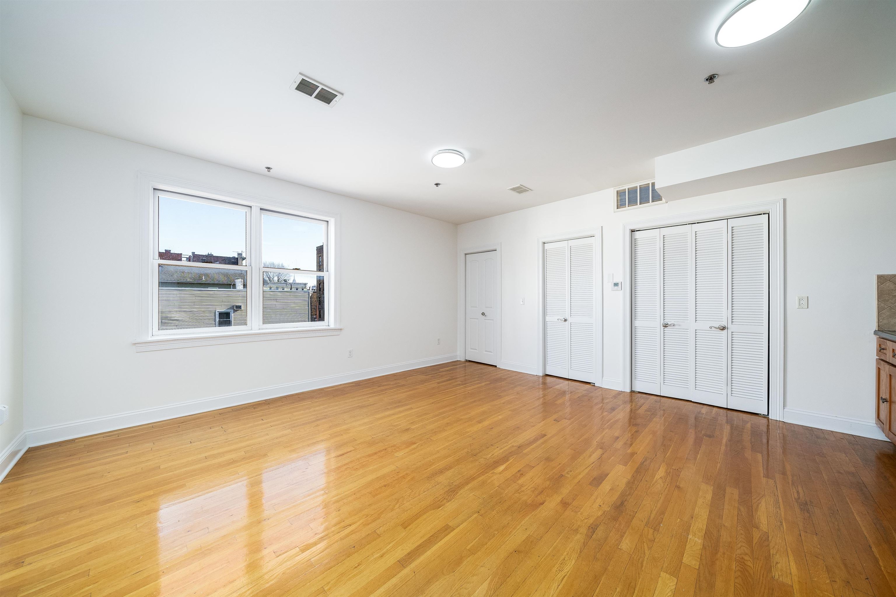 528 47TH ST Unit: 4D