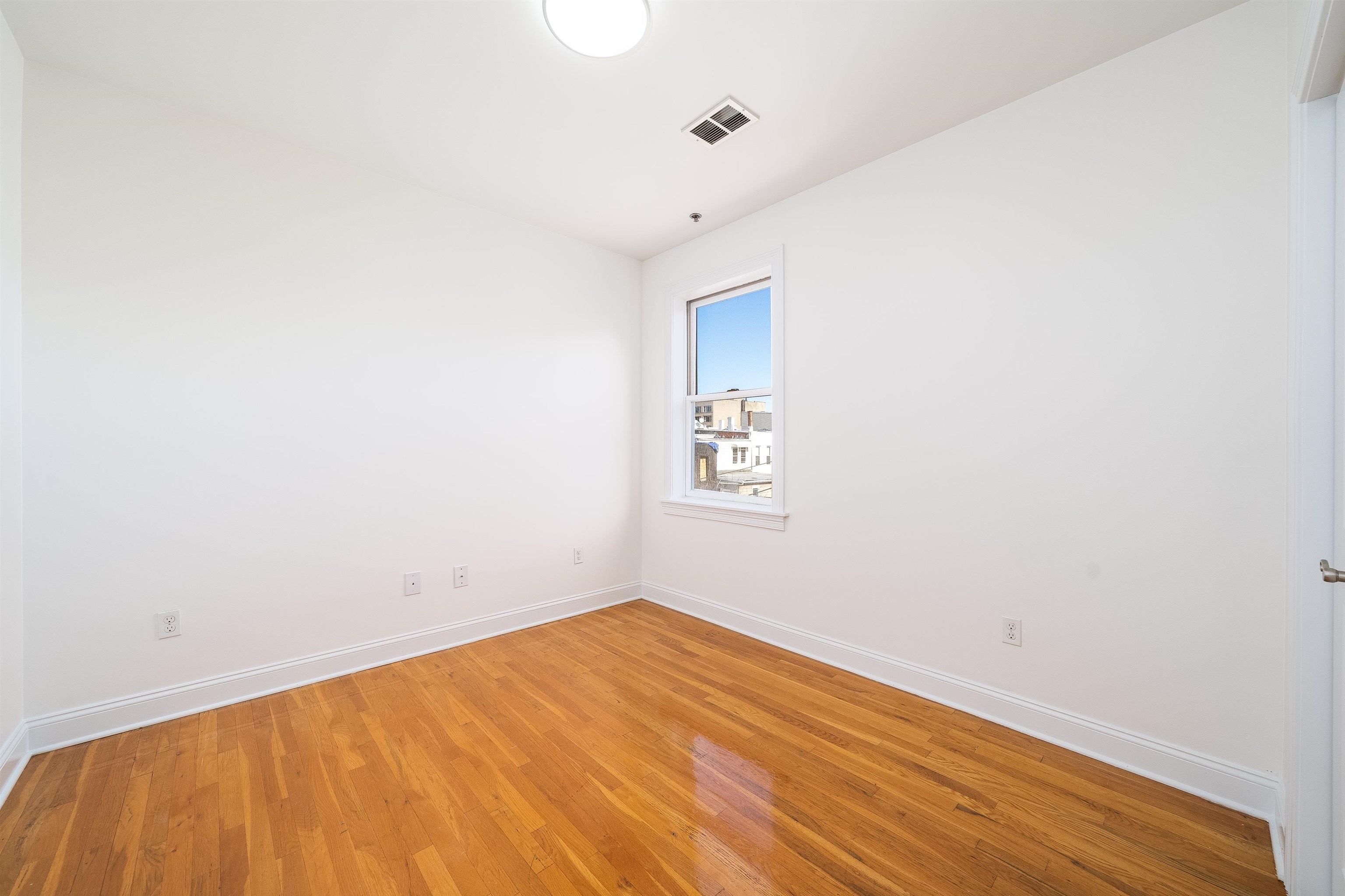 528 47TH ST Unit: 4D
