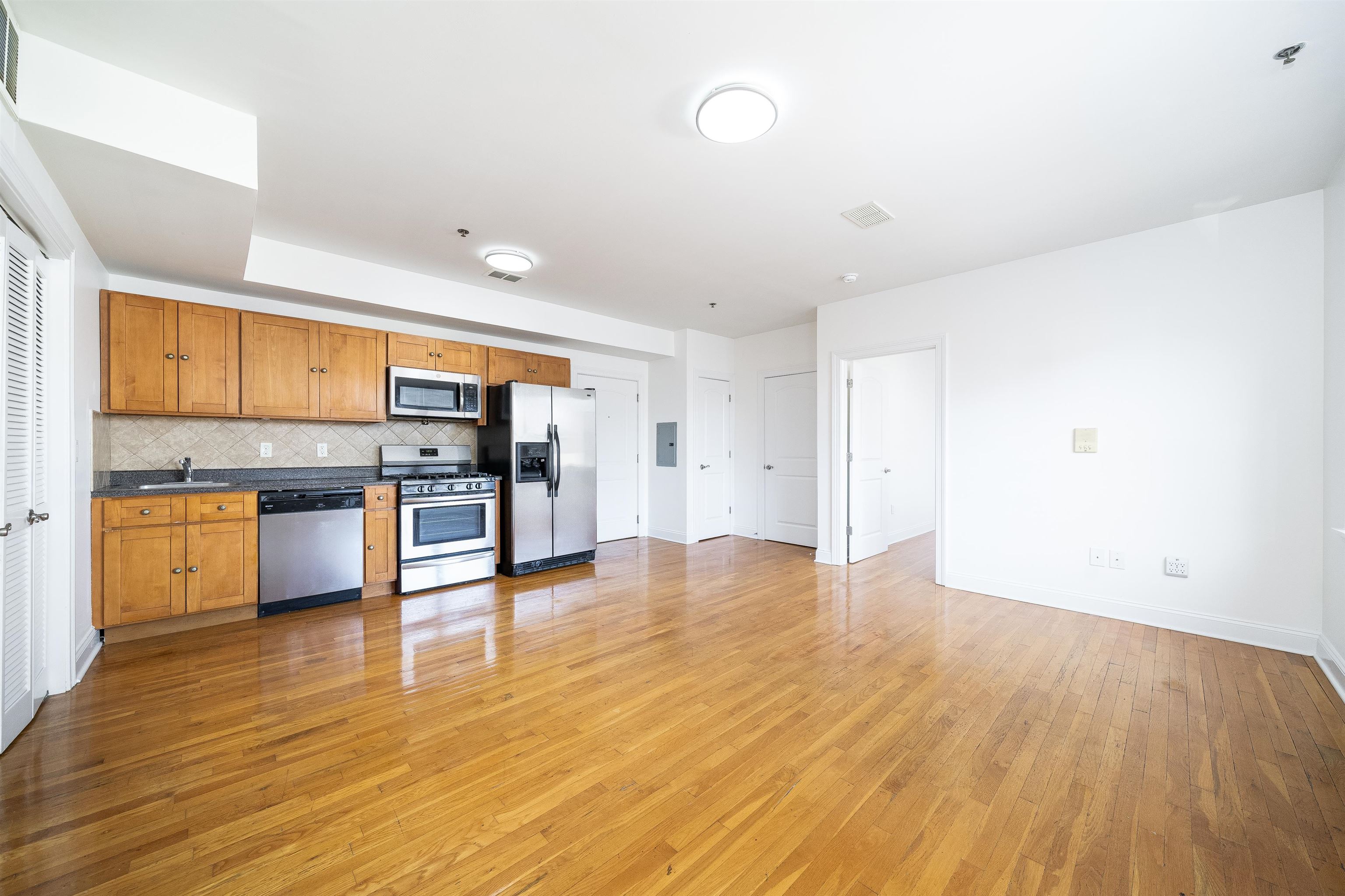 528 47TH ST Unit: 4D