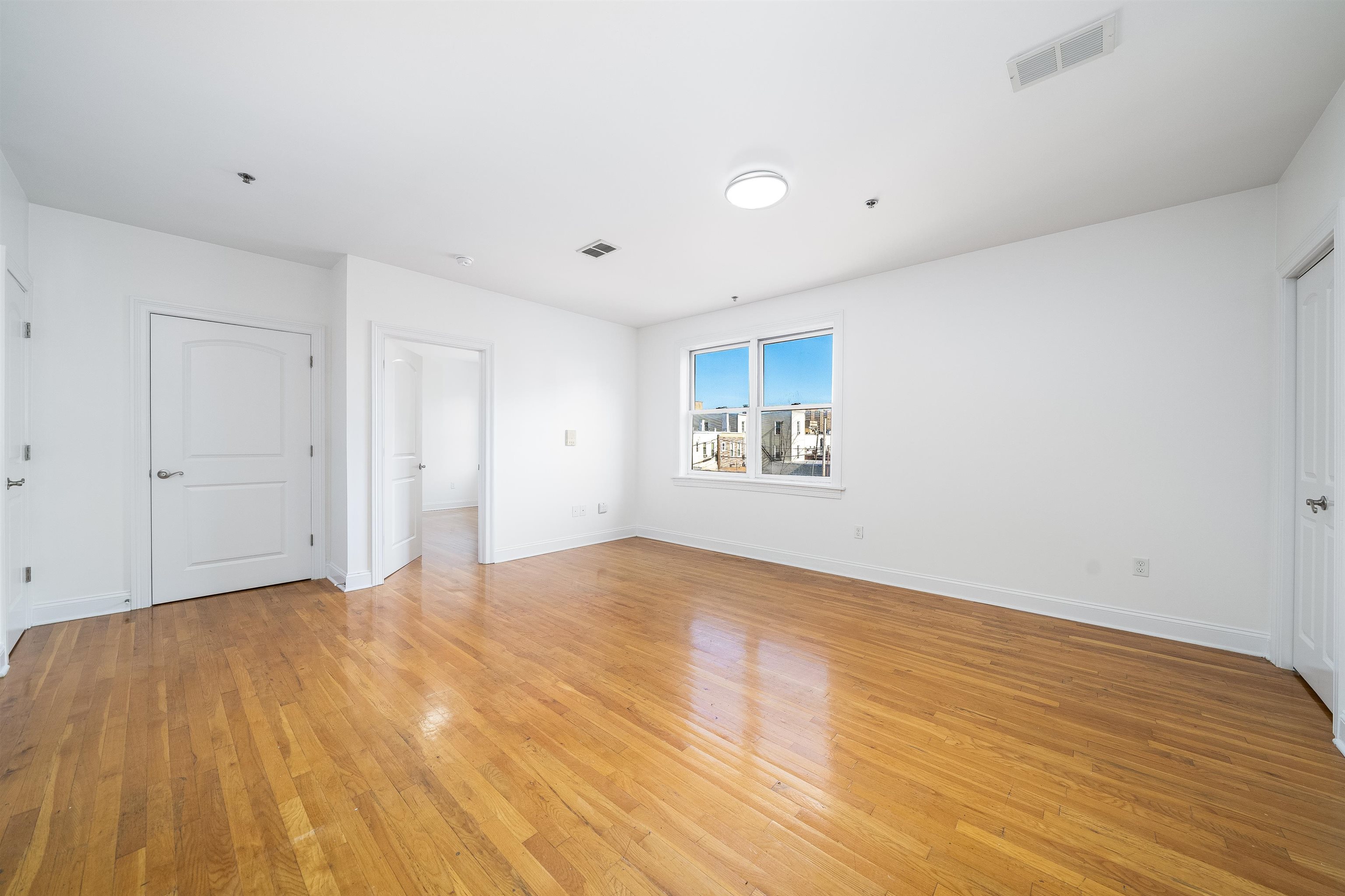 528 47TH ST Unit: 4D