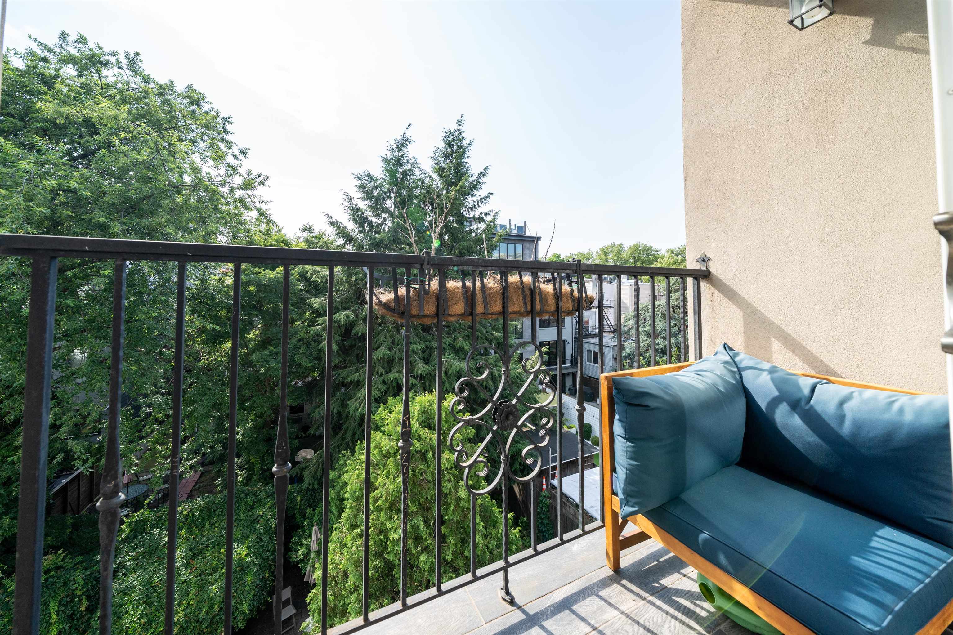328 GARDEN ST Unit: 4