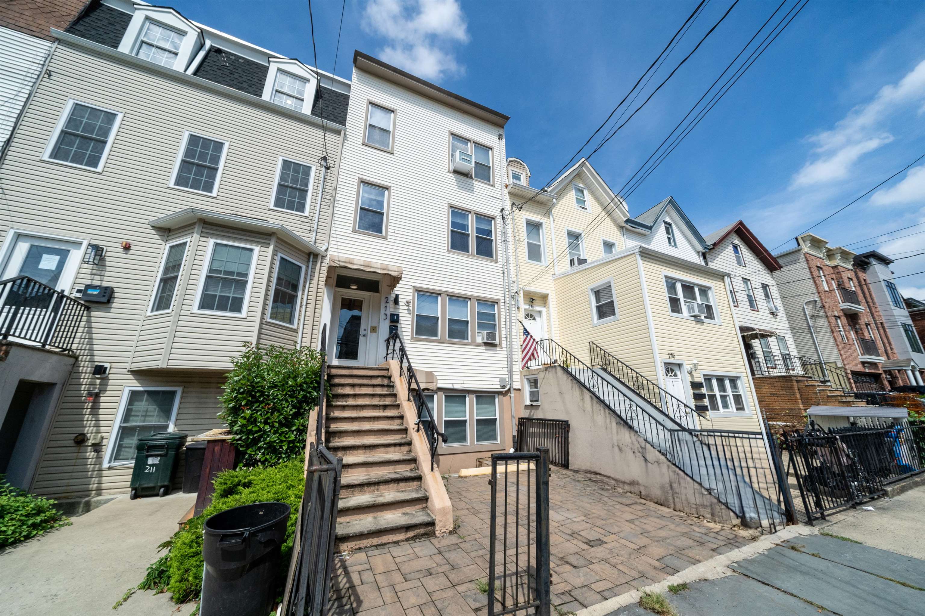 213 OGDEN AVE Unit: 2