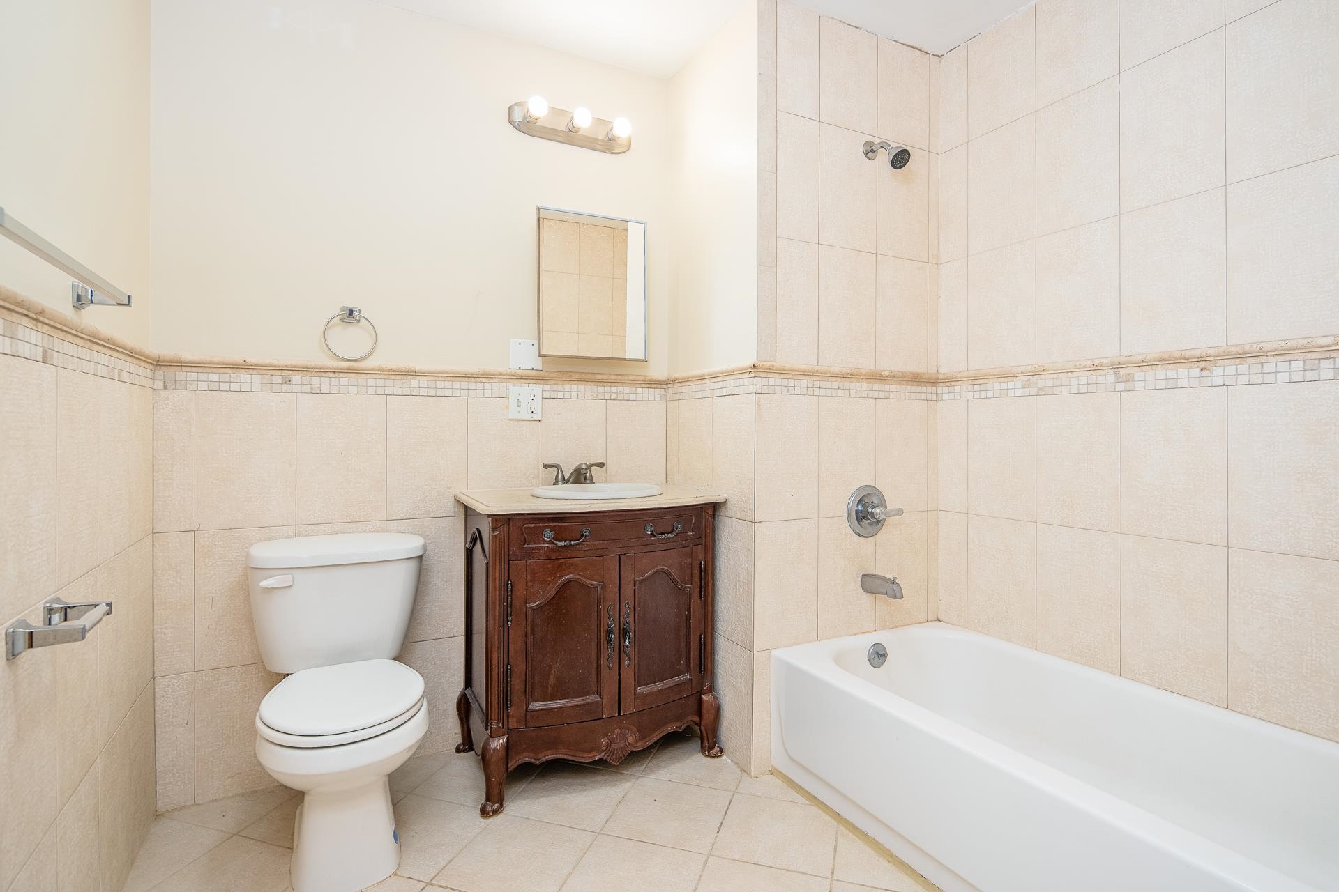 528 47TH ST Unit: 3A