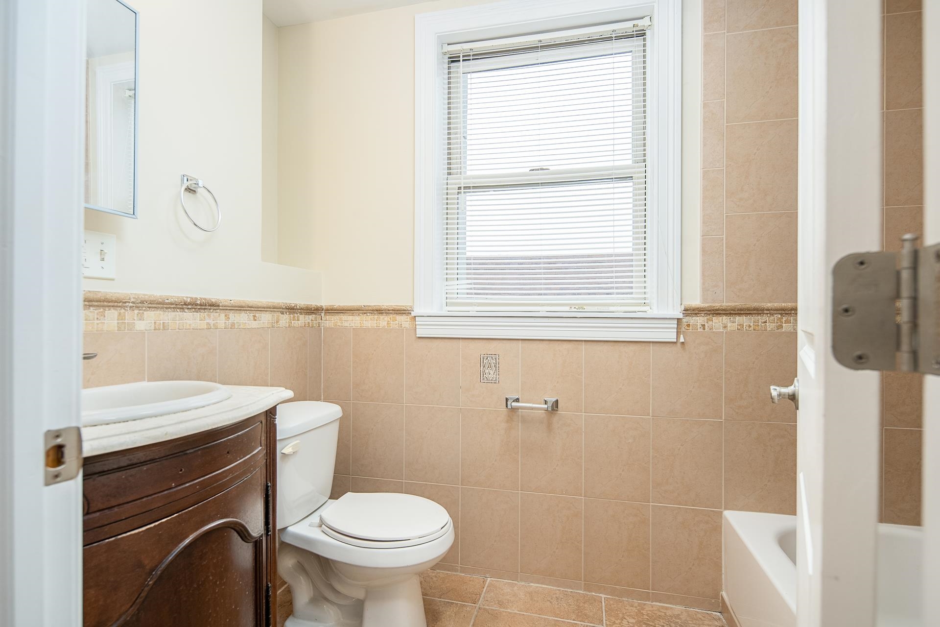 528 47TH ST Unit: 3A