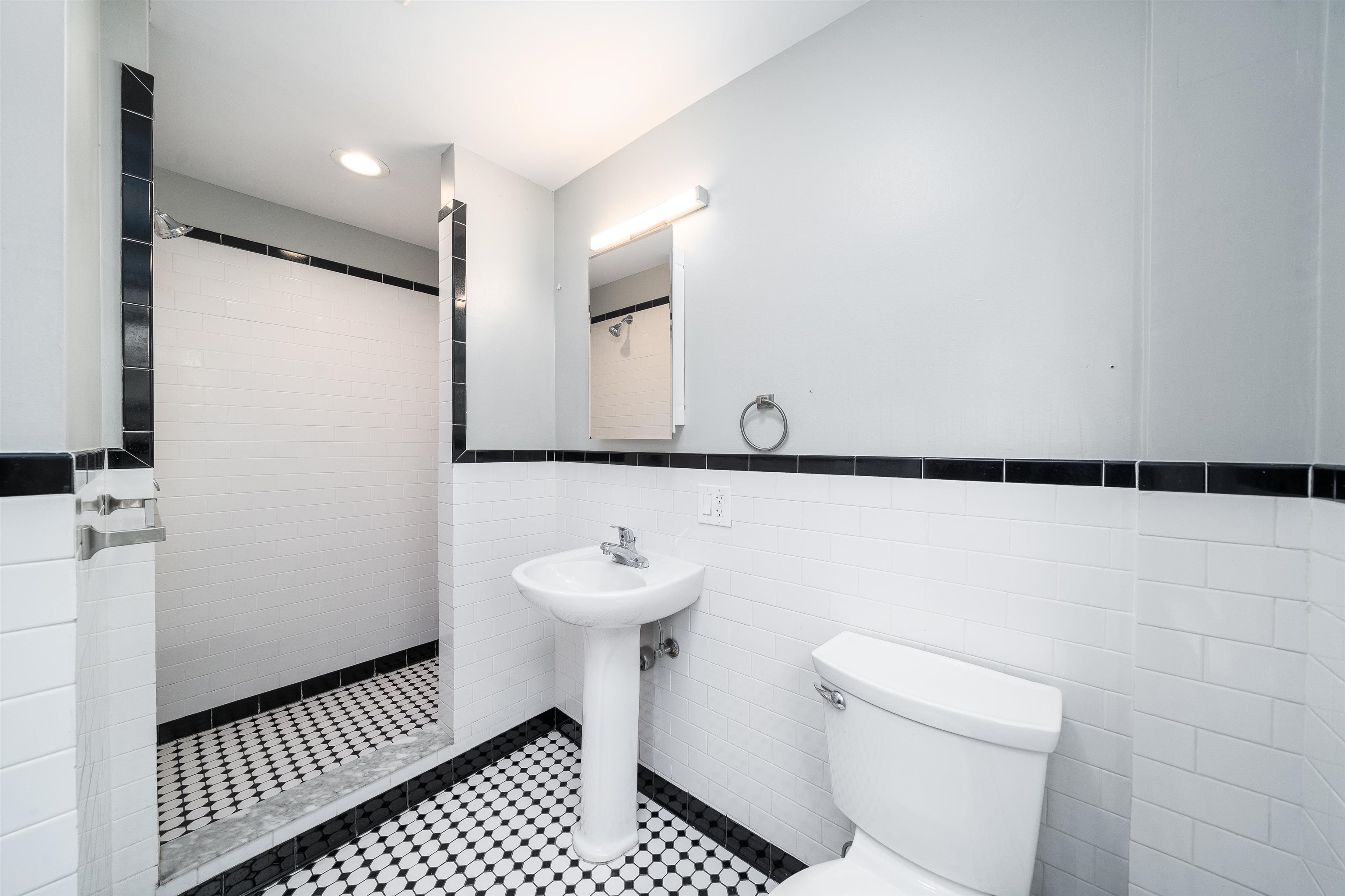 213 OGDEN AVE Unit: 2