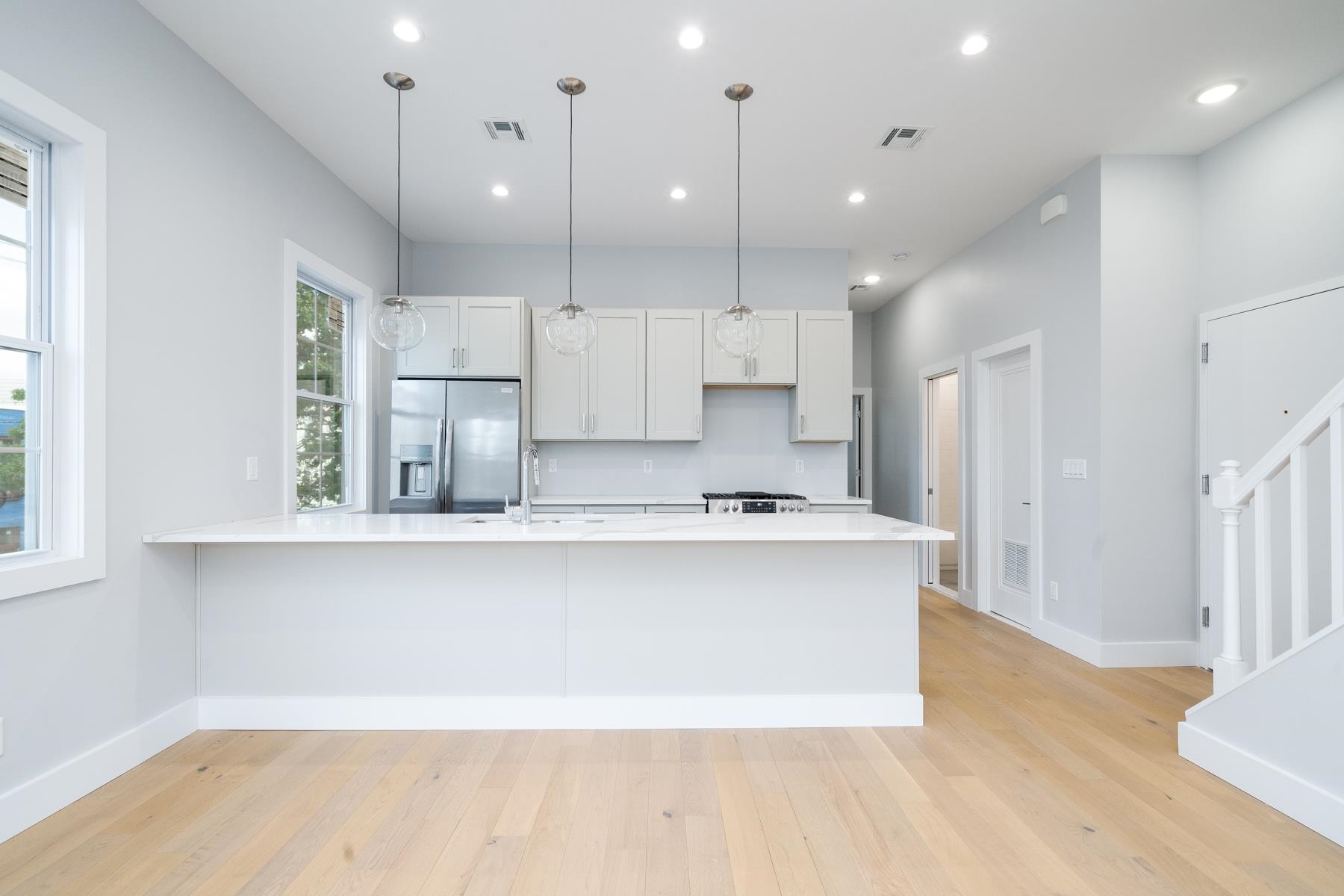 182 HANCOCK AVE Unit: 2