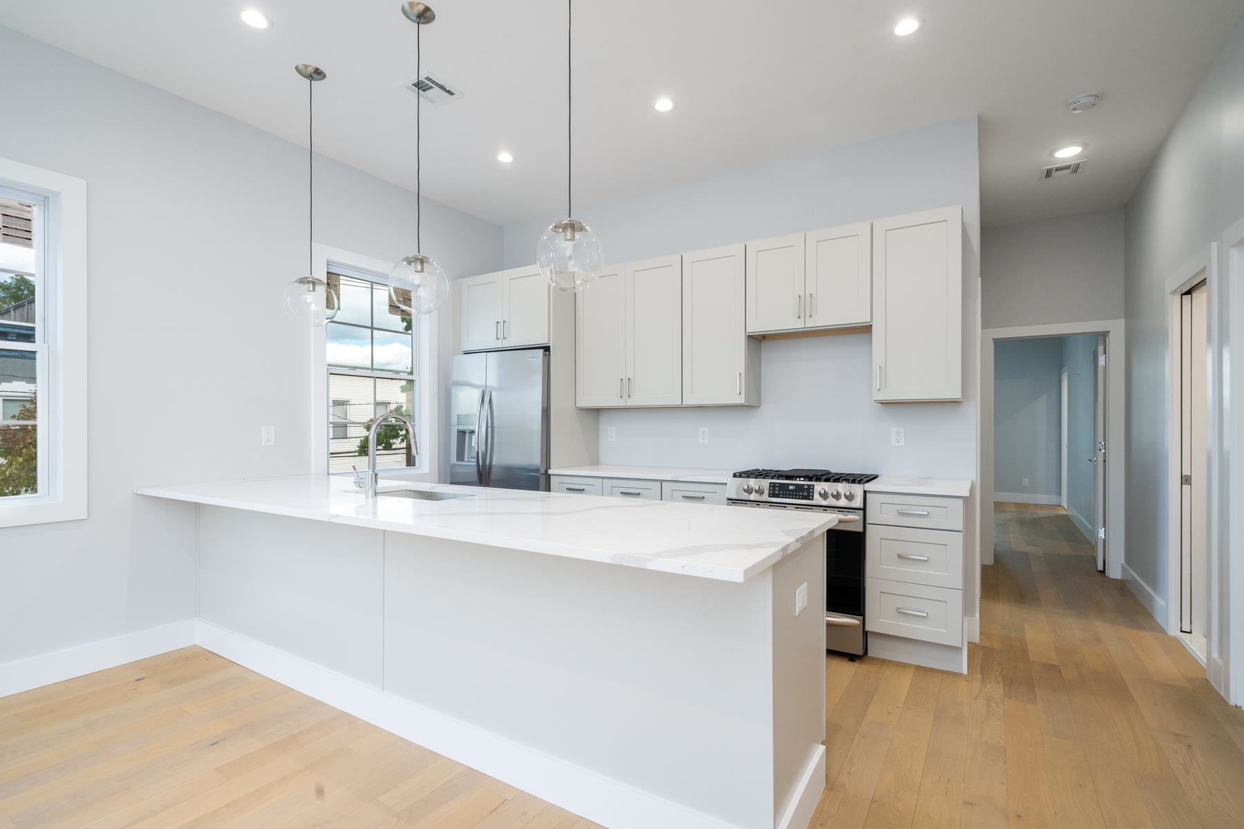 182 HANCOCK AVE Unit: 2