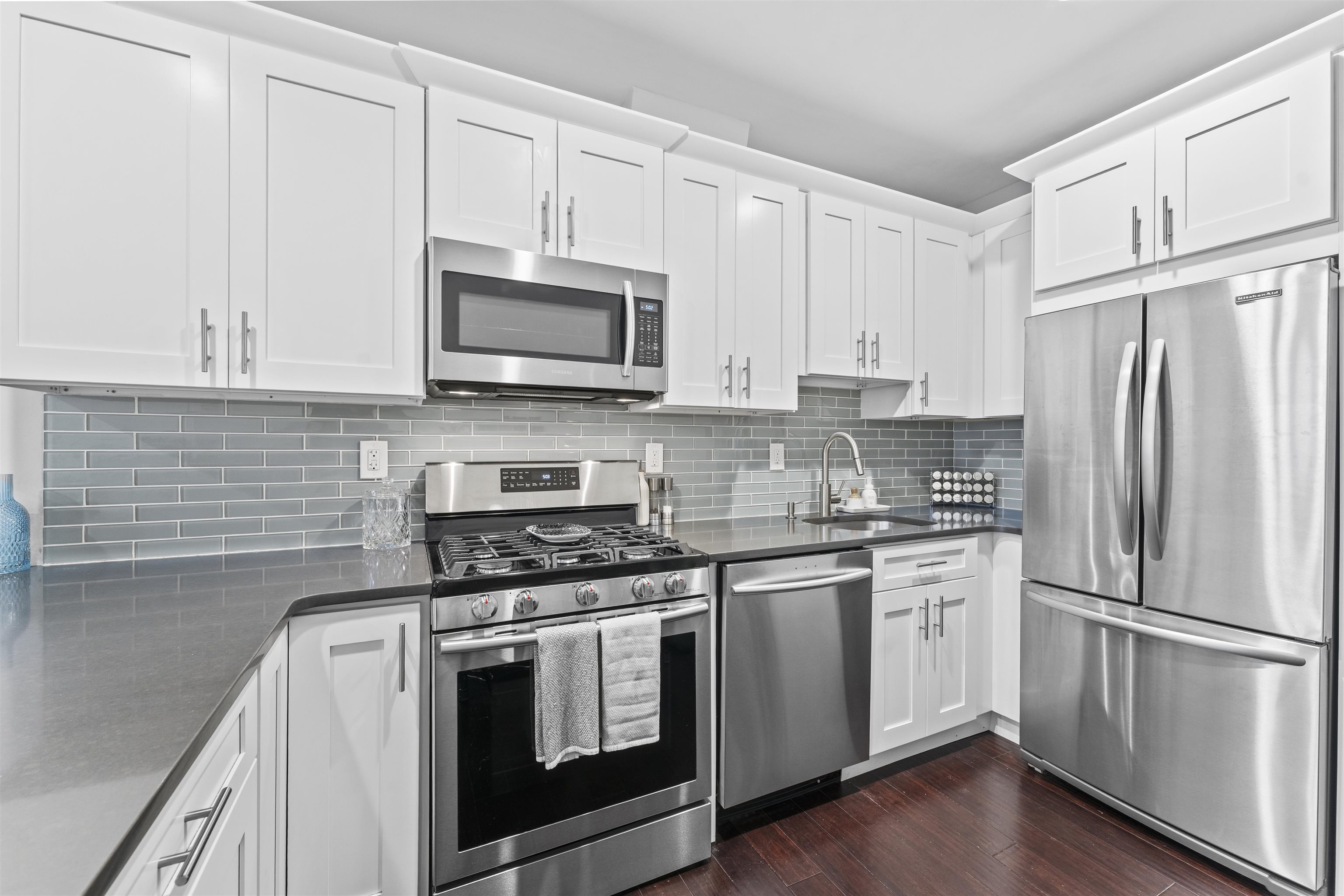 218 WILLOW AVE Unit: 2L