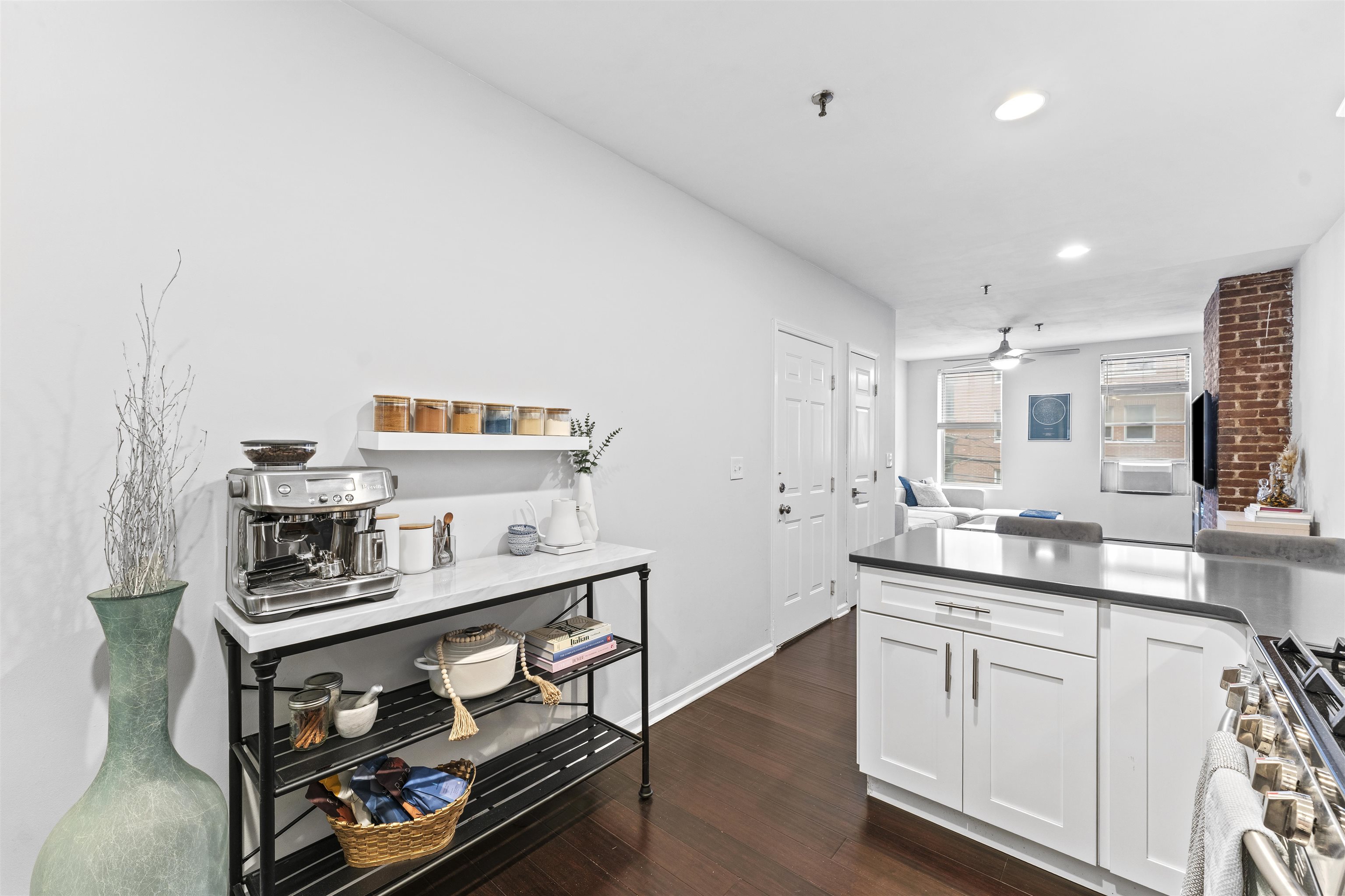 218 WILLOW AVE Unit: 2L