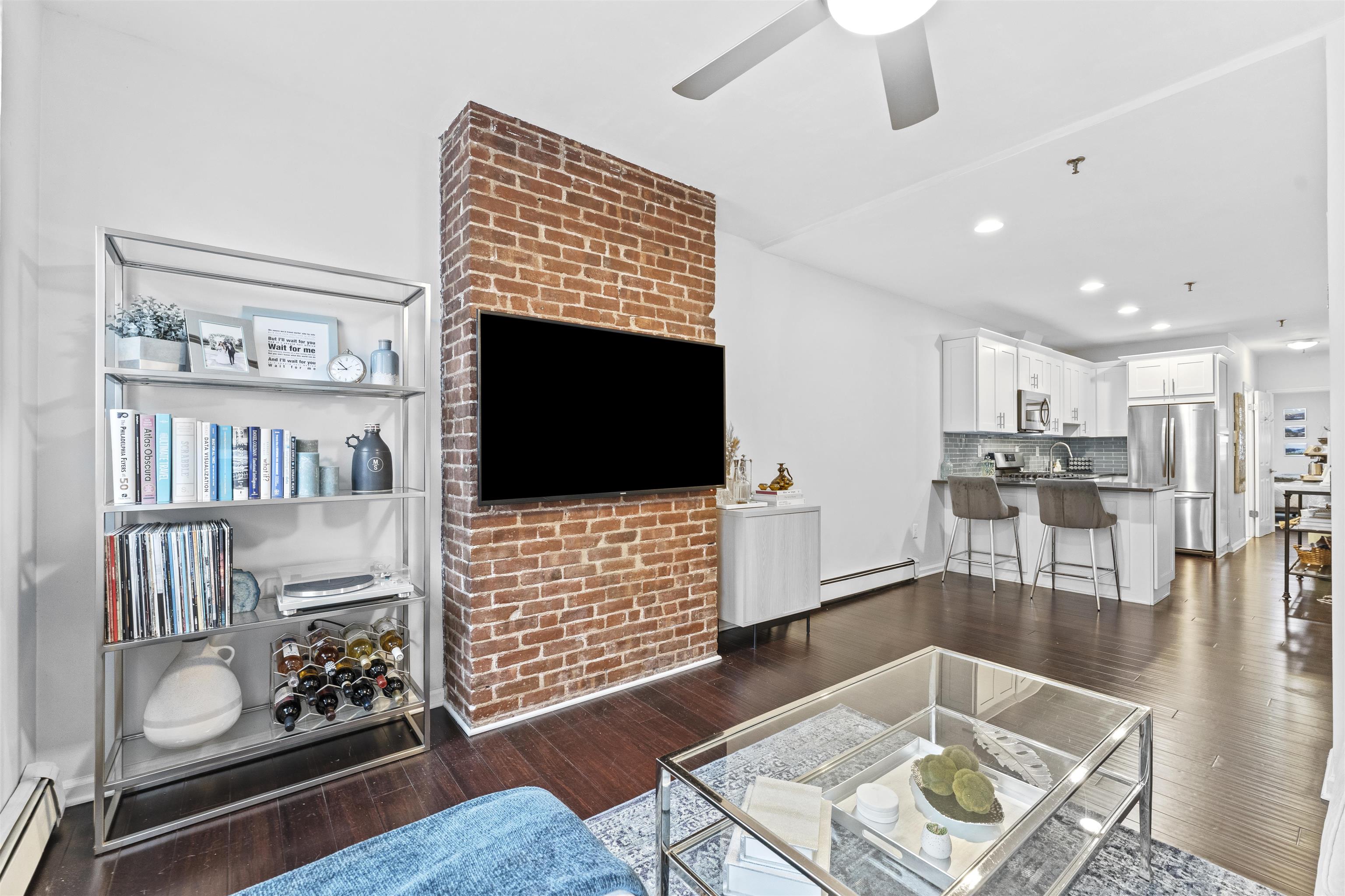 218 WILLOW AVE Unit: 2L