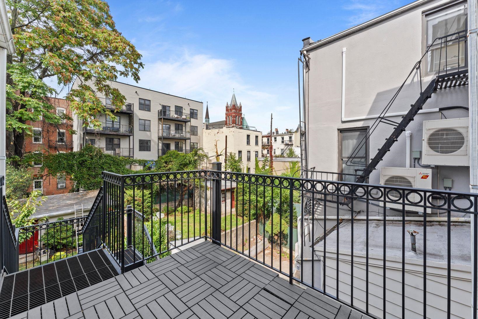 326 PARK AVE Unit: 2