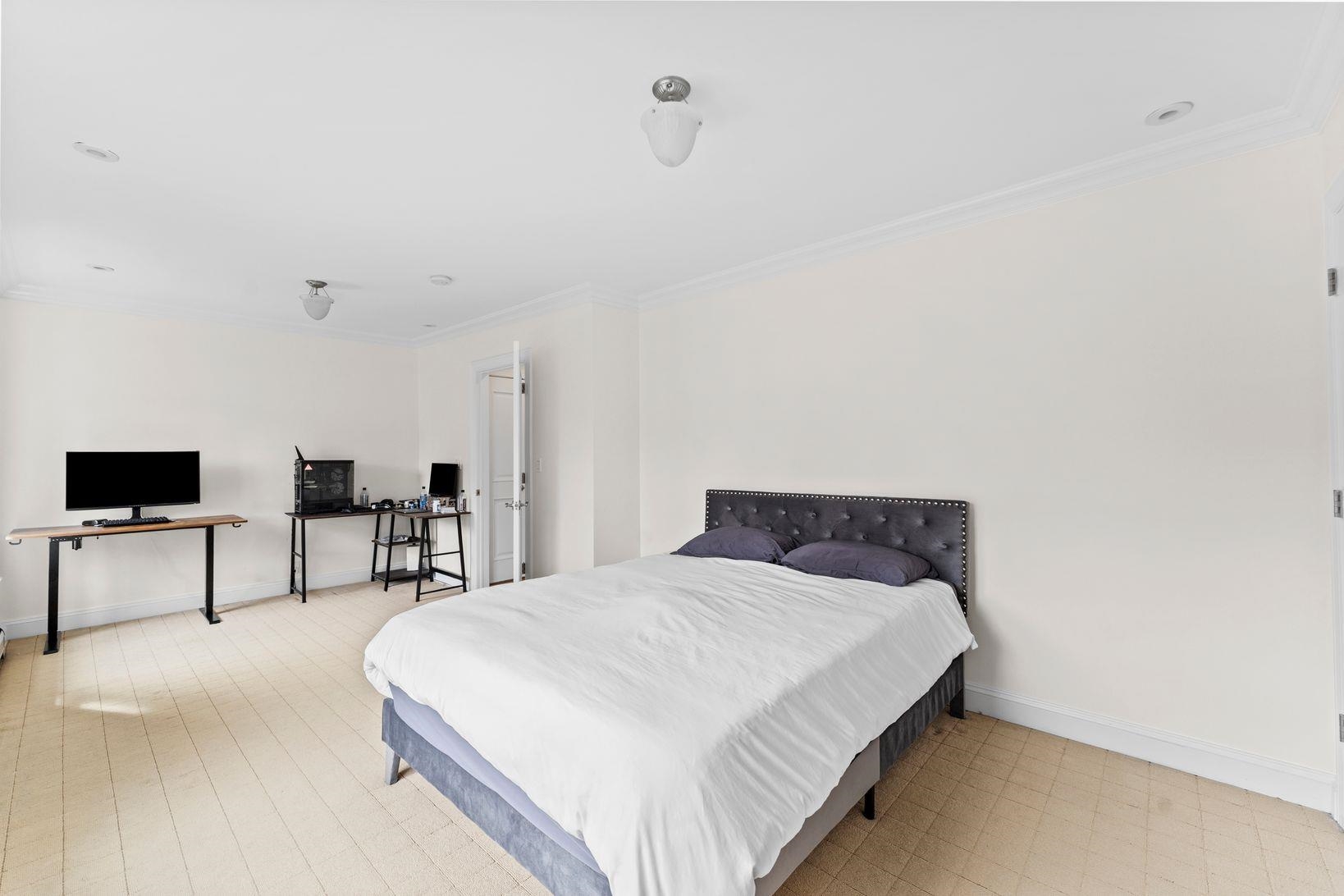 326 PARK AVE Unit: 2