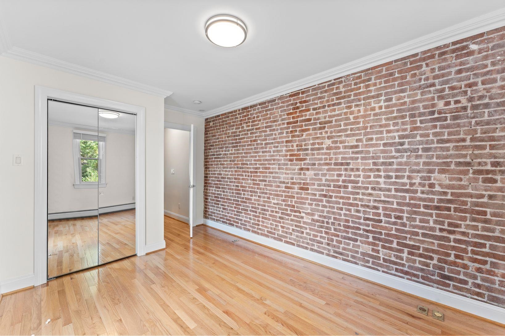 326 PARK AVE Unit: 2