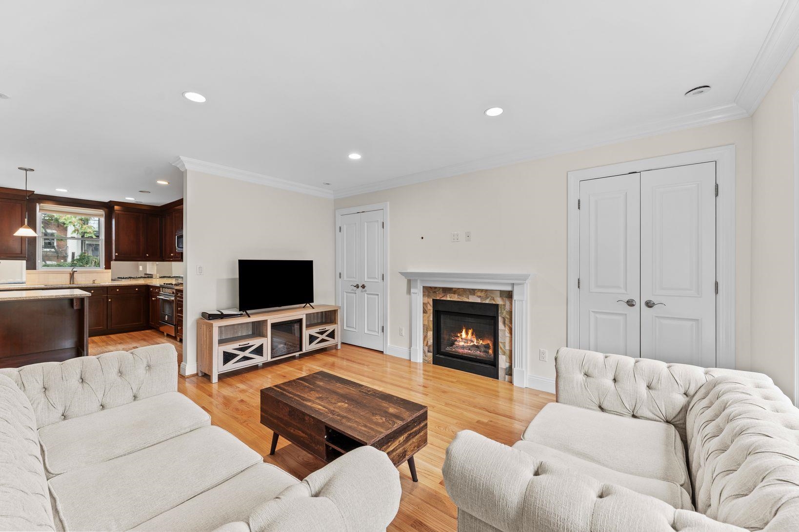 326 PARK AVE Unit: 2