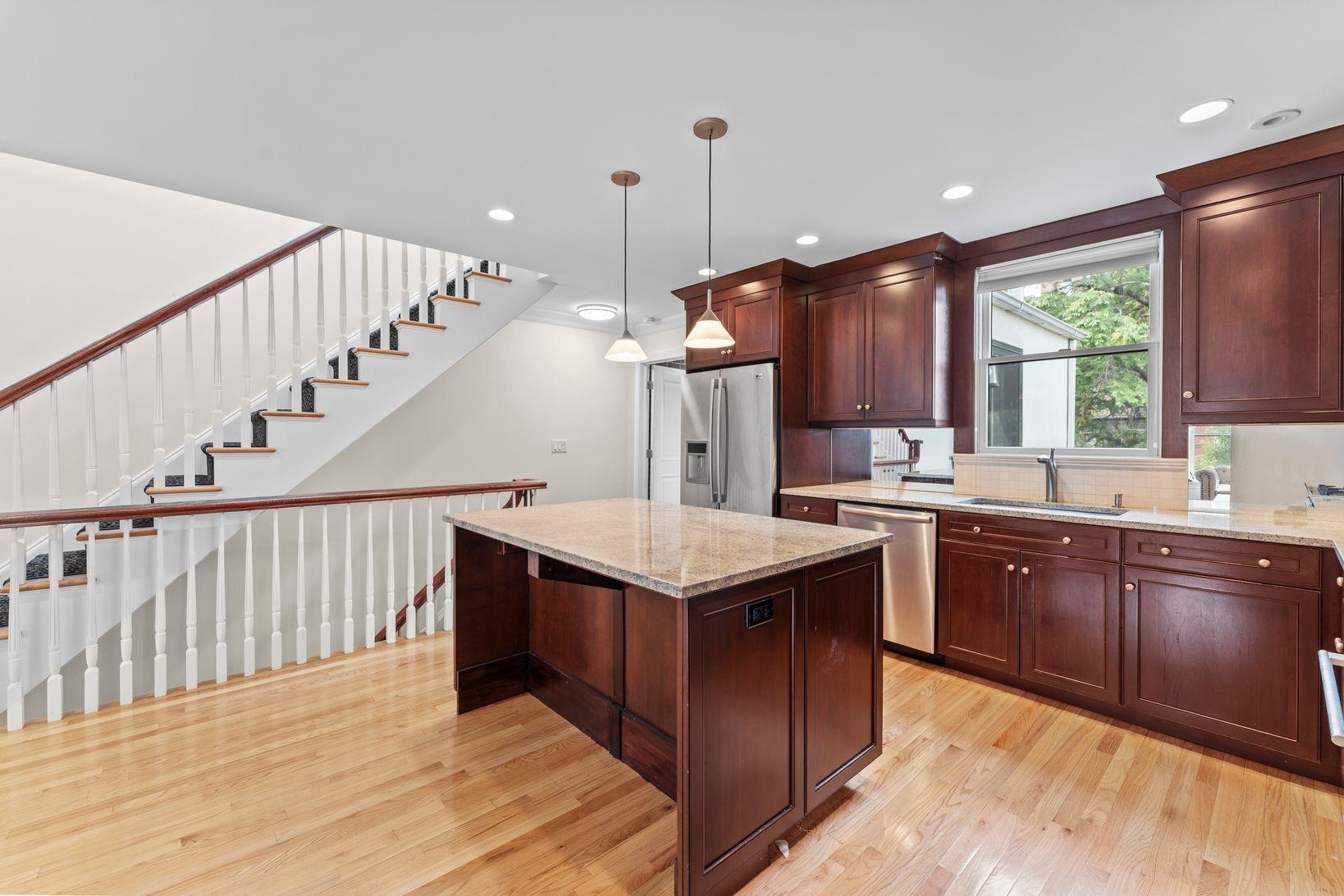 326 PARK AVE Unit: 2