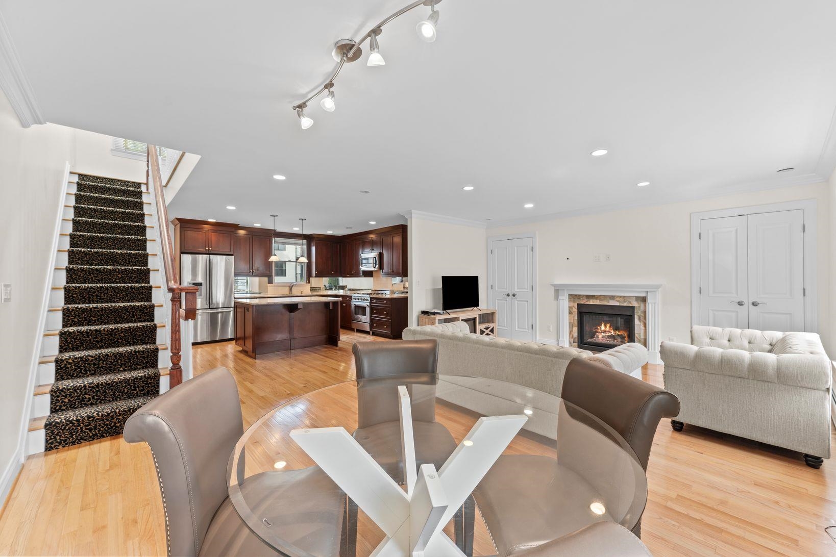 326 PARK AVE Unit: 2