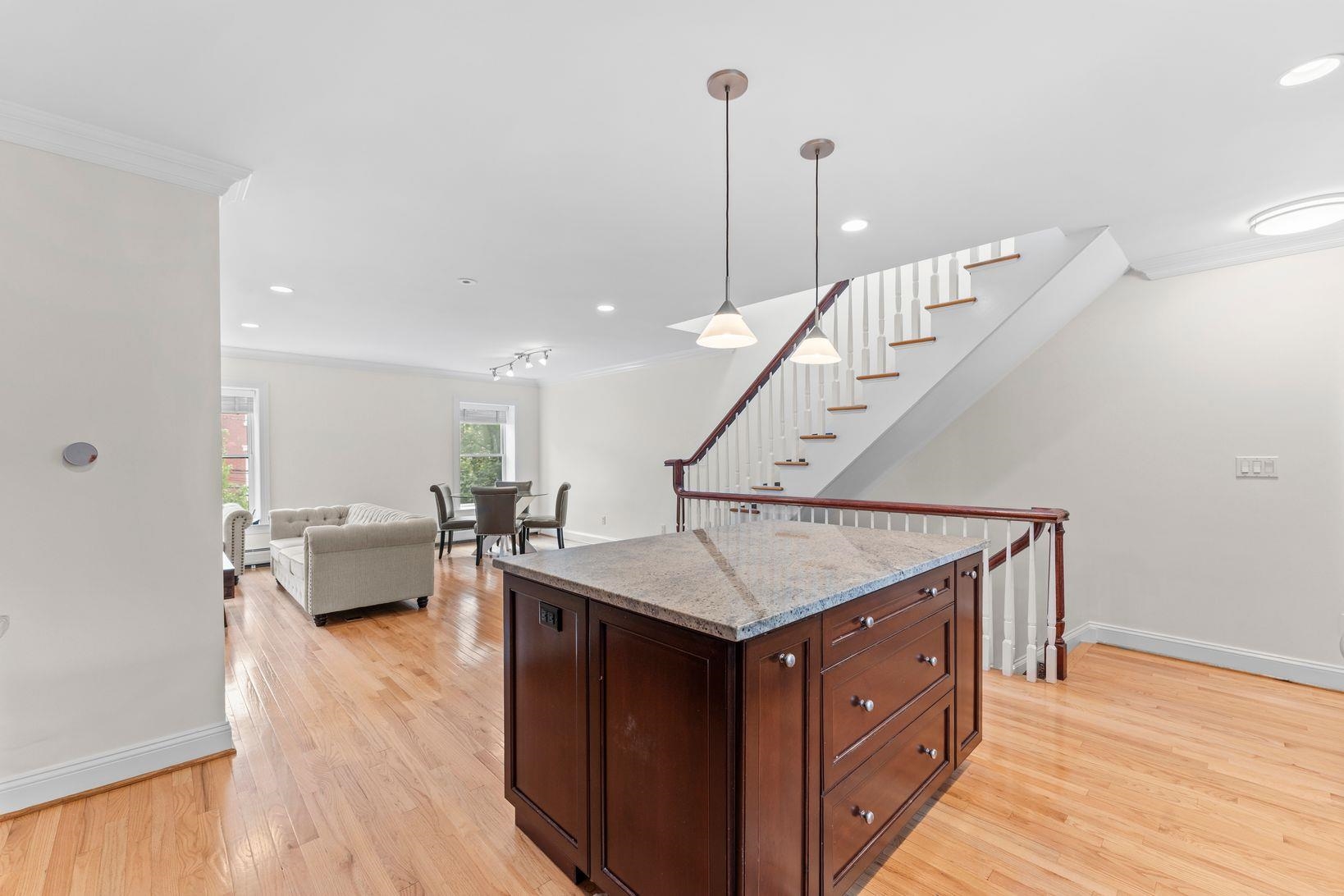 326 PARK AVE Unit: 2