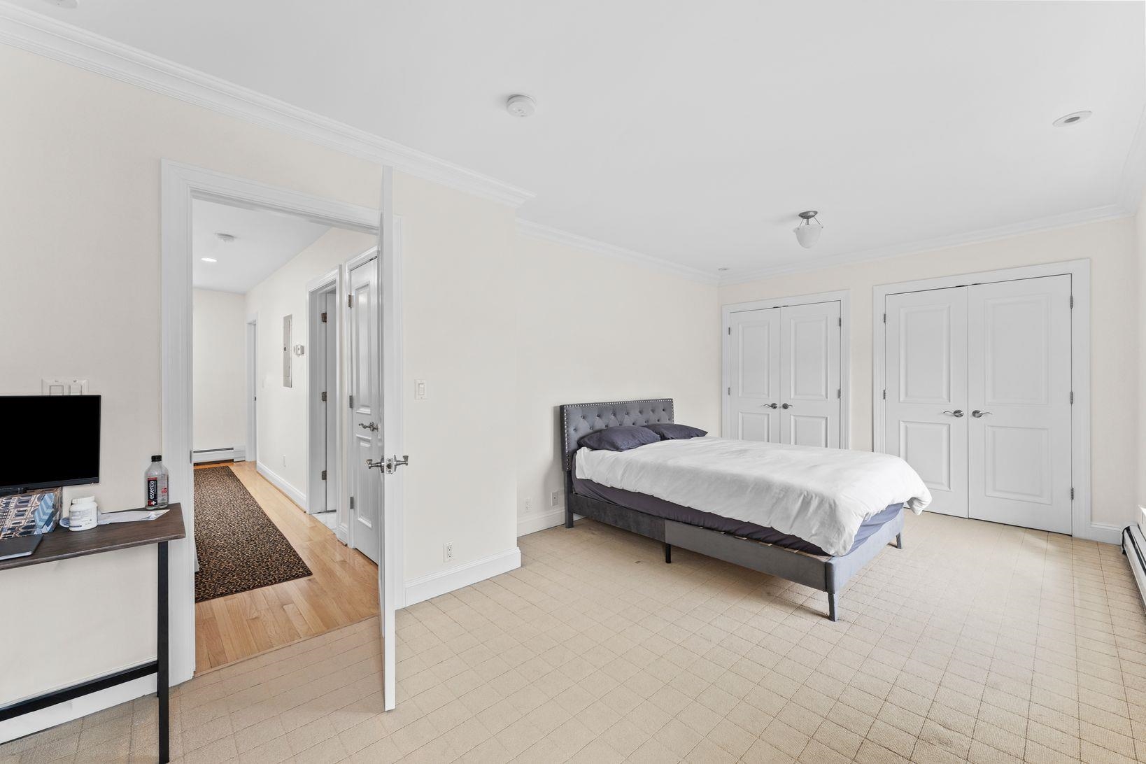 326 PARK AVE Unit: 2