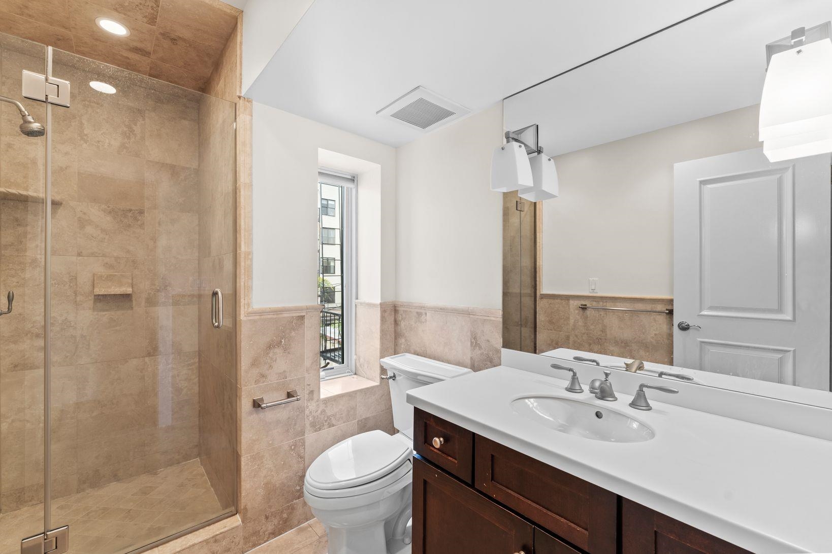 326 PARK AVE Unit: 2