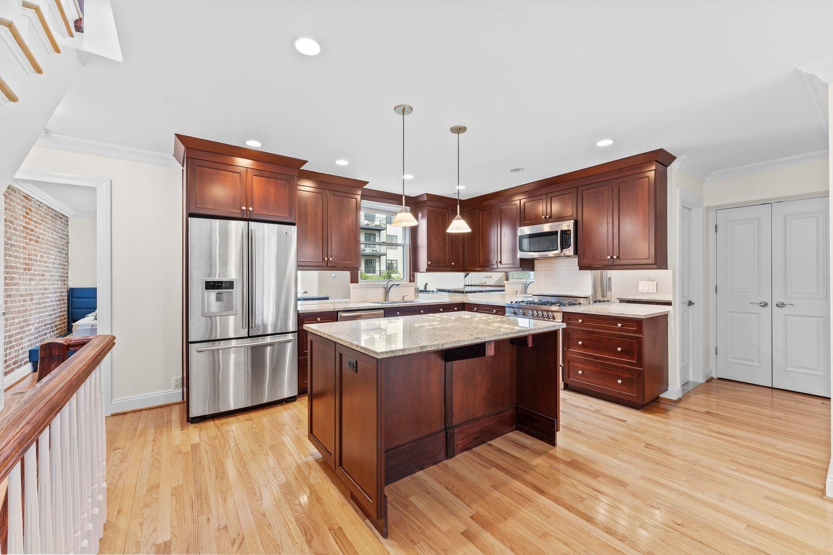 326 PARK AVE Unit: 2