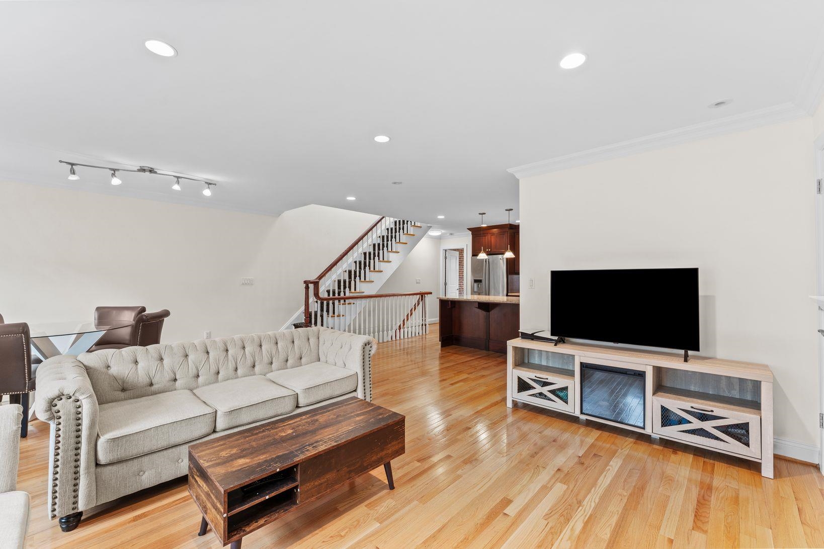 326 PARK AVE Unit: 2