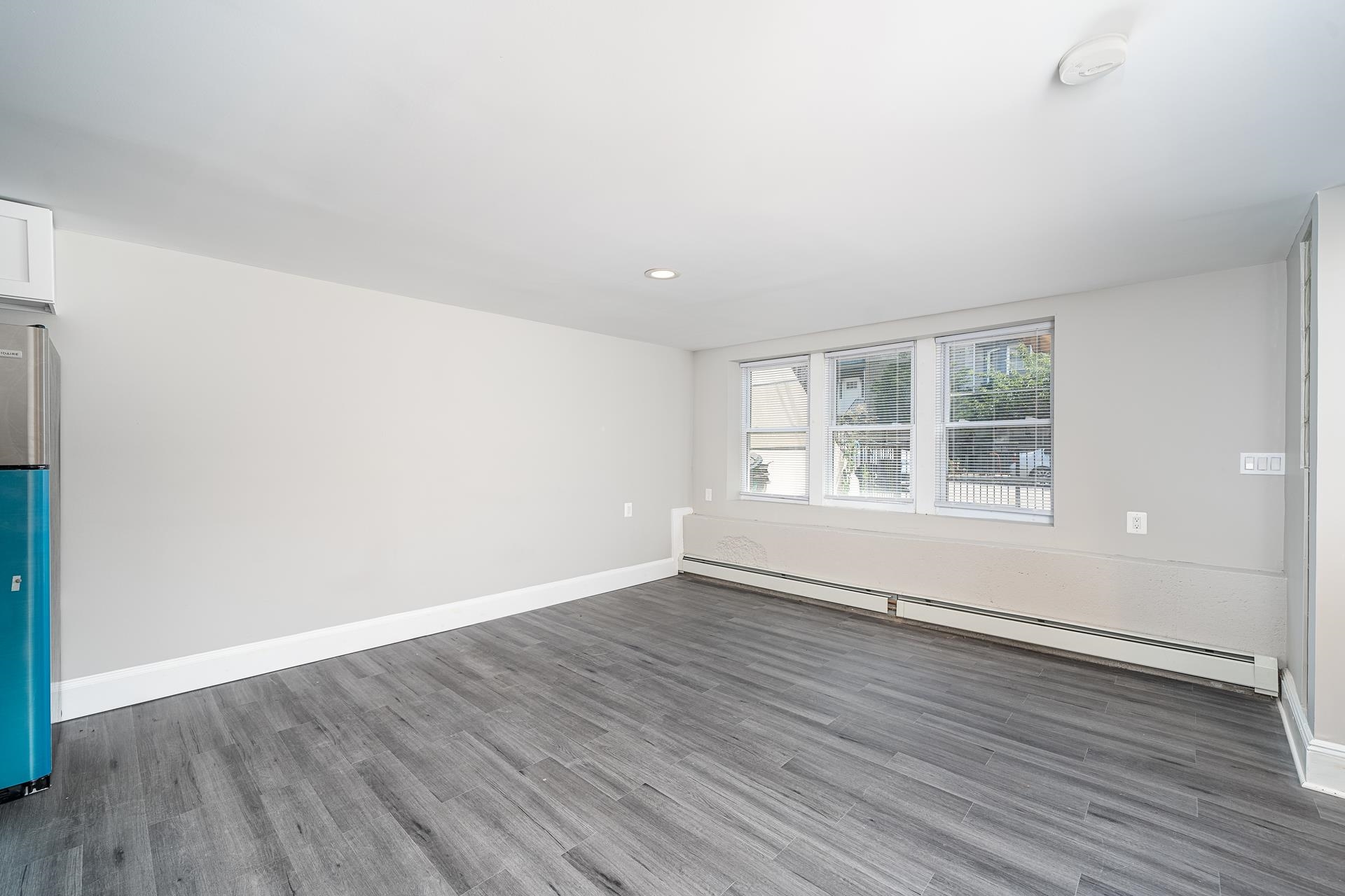 213 OGDEN AVE Unit: 1