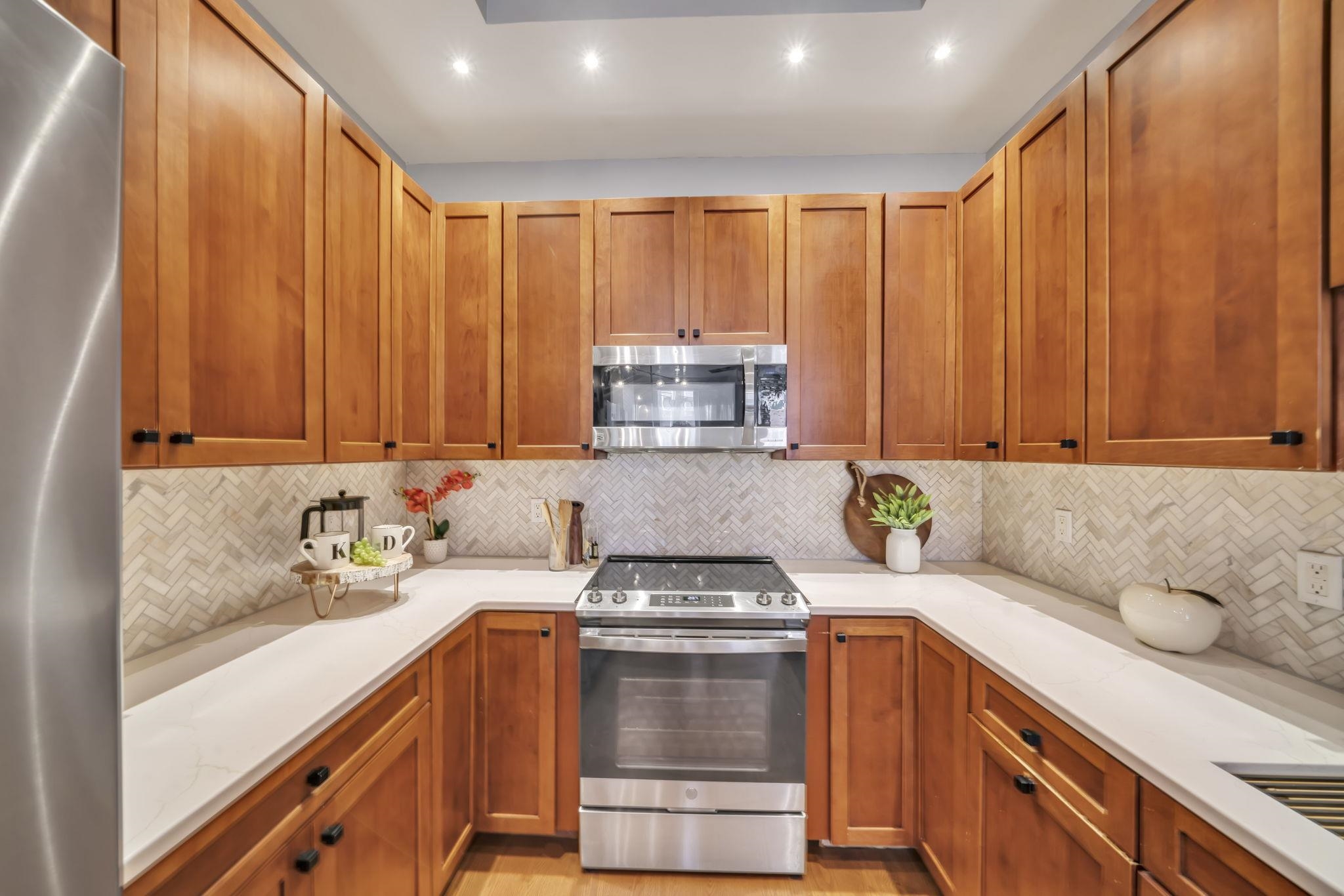 222 GRAND ST Unit: 1F