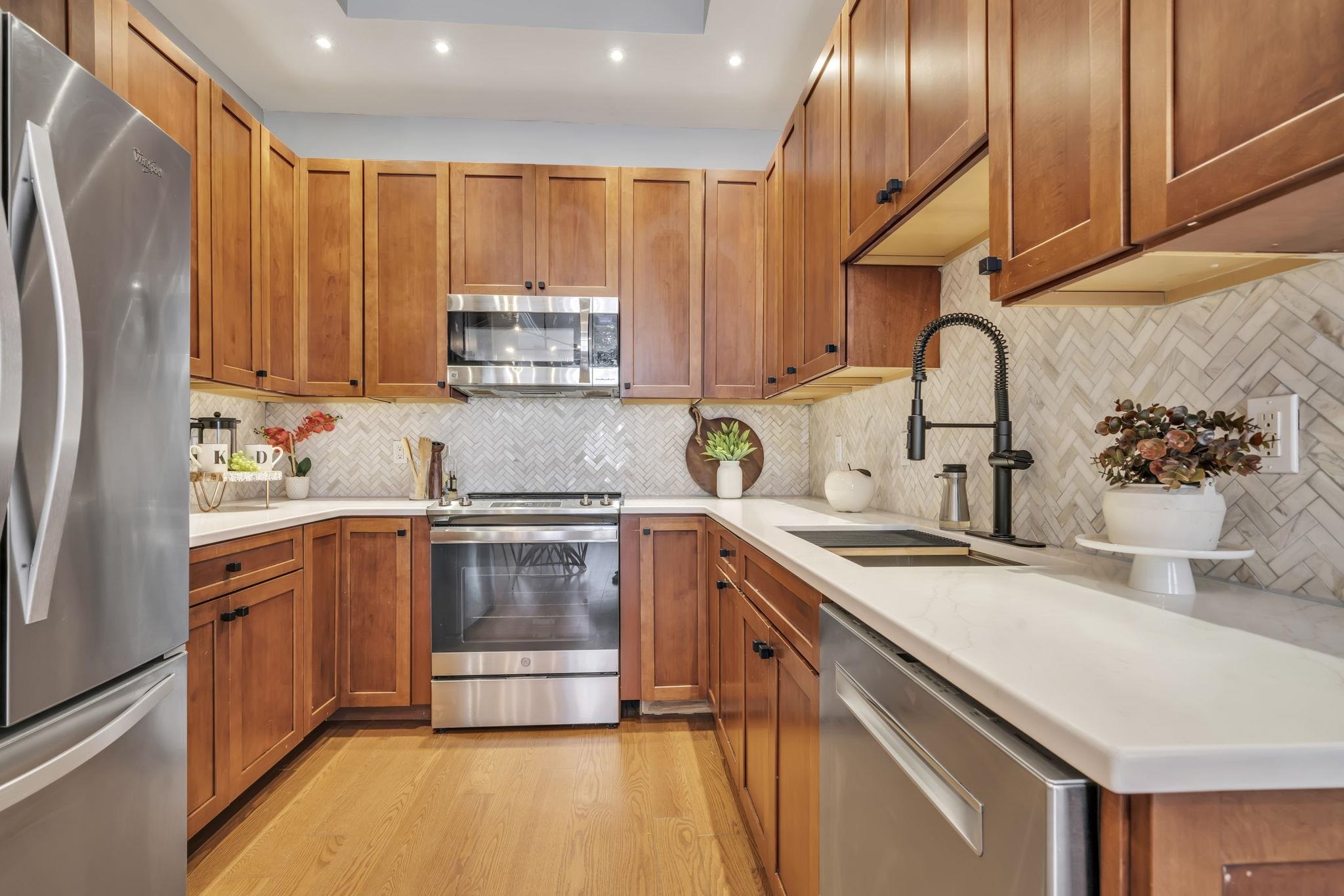 222 GRAND ST Unit: 1F