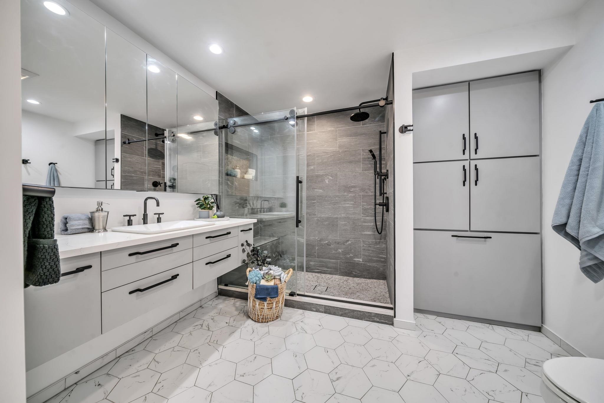 222 GRAND ST Unit: 1F