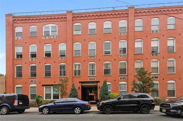 222 GRAND ST Unit: 1F