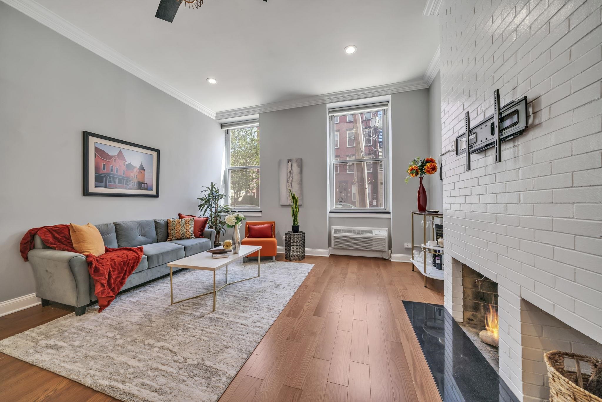 222 GRAND ST Unit: 1F
