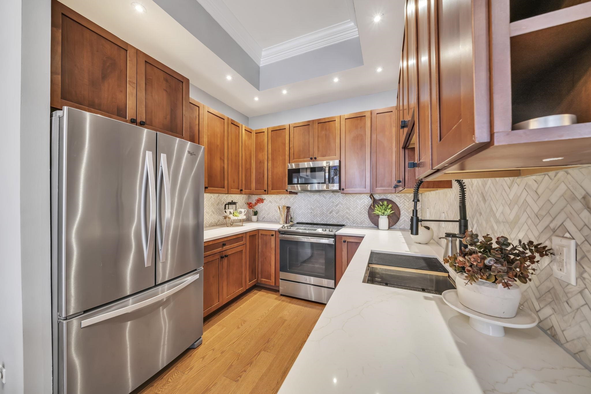 222 GRAND ST Unit: 1F