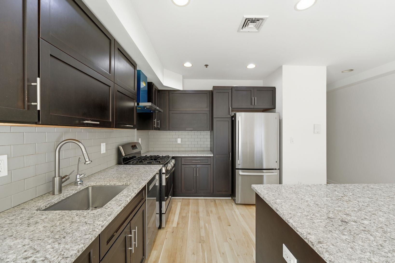 86 CLINTON ST Unit: 3